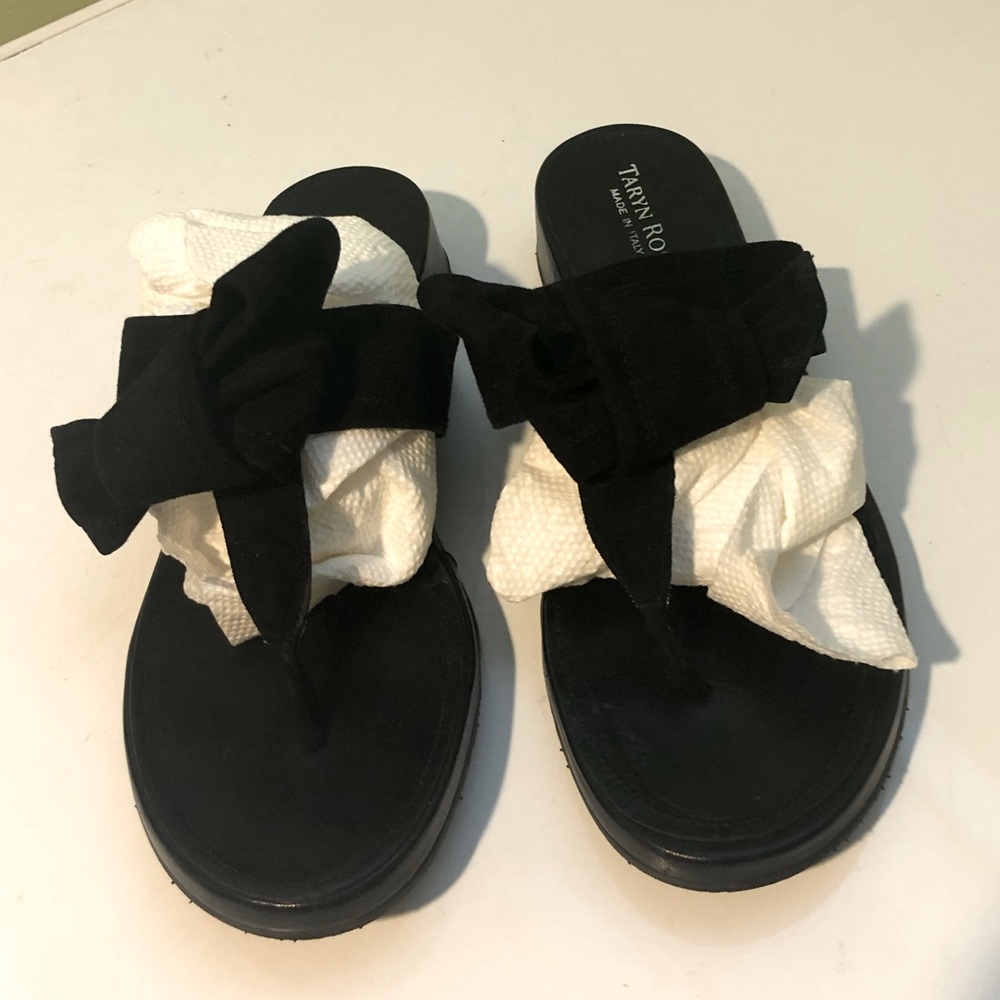 TARYN ROSS made in Italy black suede with cute bow